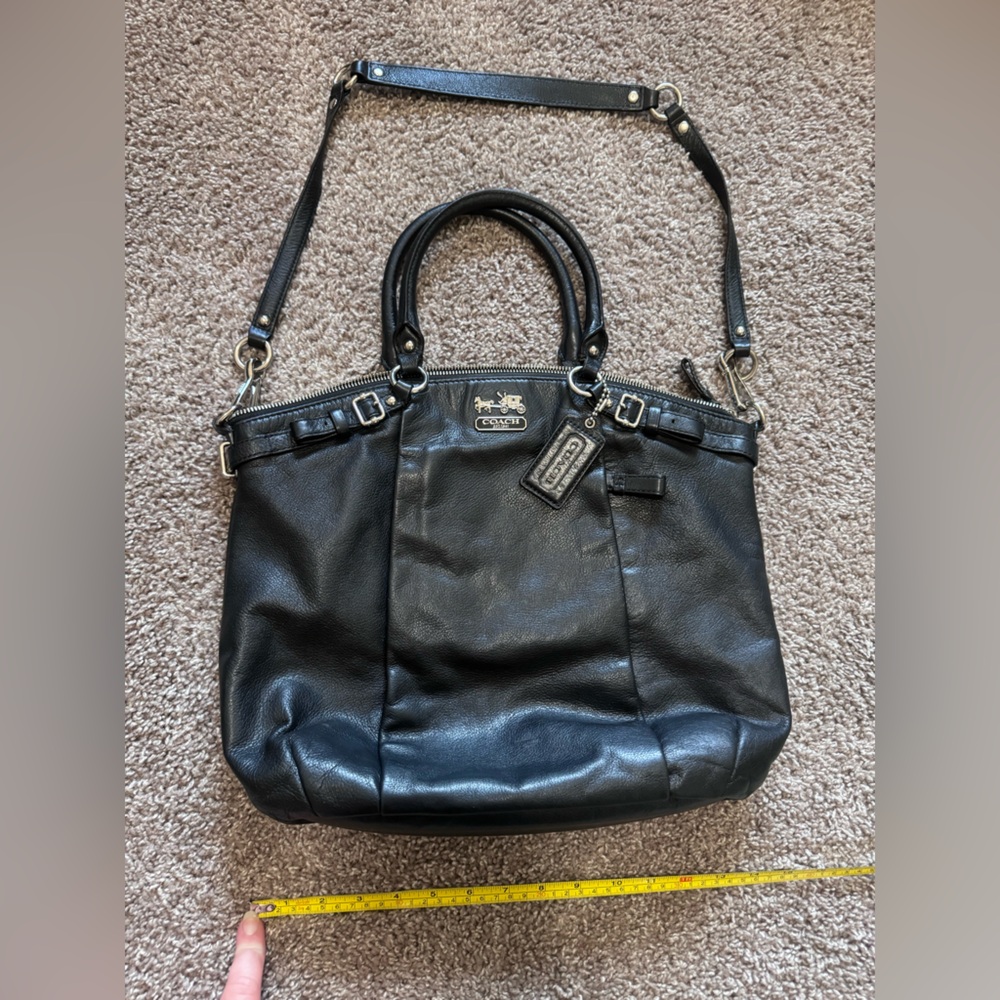 Black Coach Madison Lindsey Leather Tote with Zip Closure and Front Pocket EUC
